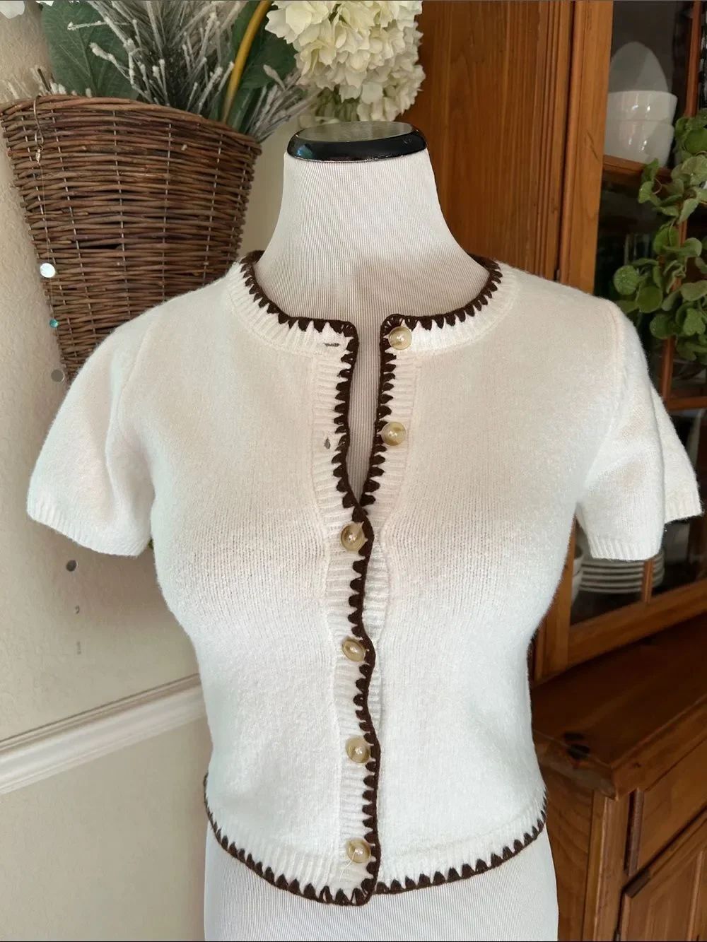Willow & Wind Elegant Ivory /Choco Short-Sleeve Knit Top with Brown Trim NWT